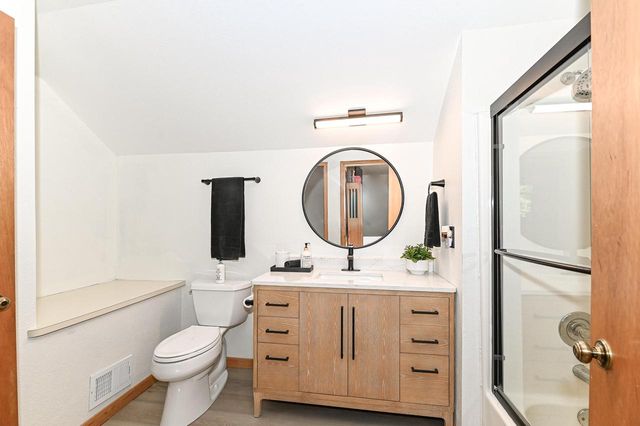 1513 Blakewood COURT, South Milwaukee, WI 53172