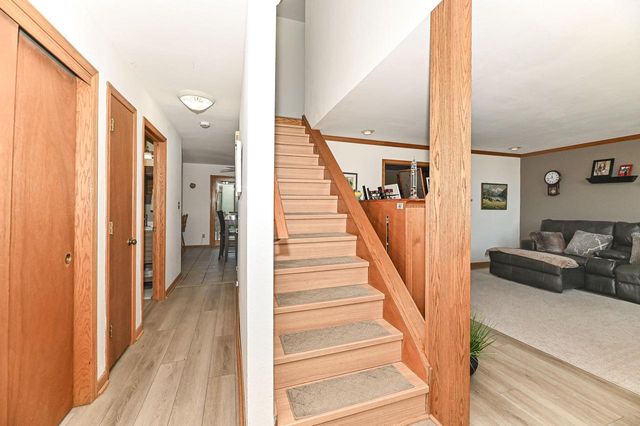 1513 Blakewood COURT, South Milwaukee, WI 53172