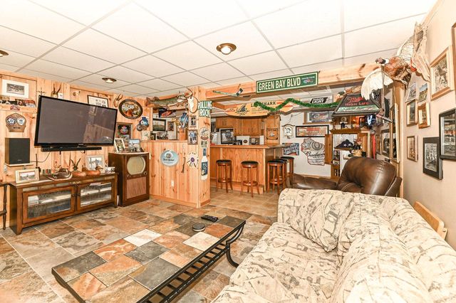 1513 Blakewood COURT, South Milwaukee, WI 53172