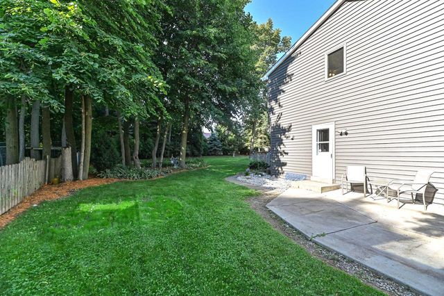 1513 Blakewood COURT, South Milwaukee, WI 53172