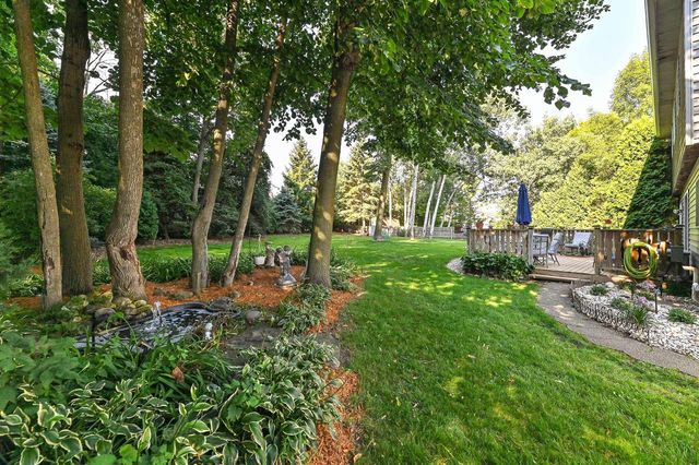 1513 Blakewood COURT, South Milwaukee, WI 53172