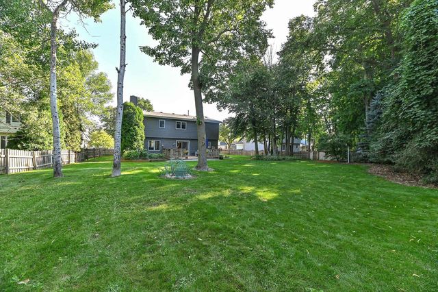 1513 Blakewood COURT, South Milwaukee, WI 53172