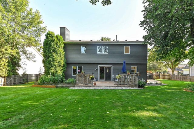 1513 Blakewood COURT, South Milwaukee, WI 53172