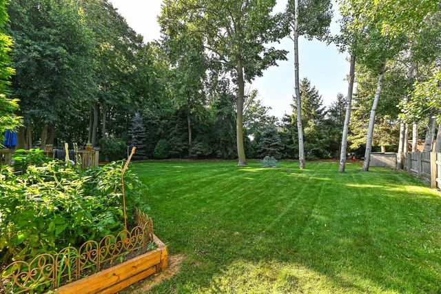 1513 Blakewood COURT, South Milwaukee, WI 53172