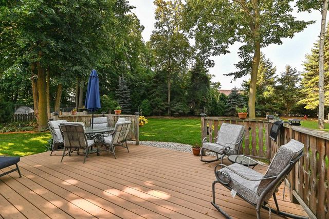 1513 Blakewood COURT, South Milwaukee, WI 53172