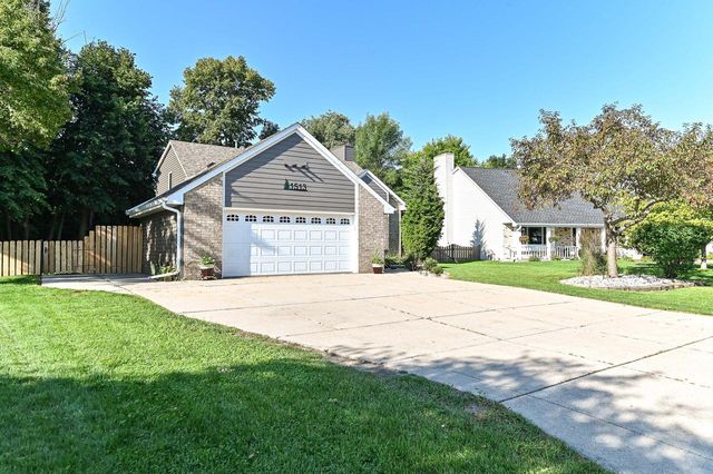1513 Blakewood COURT, South Milwaukee, WI 53172