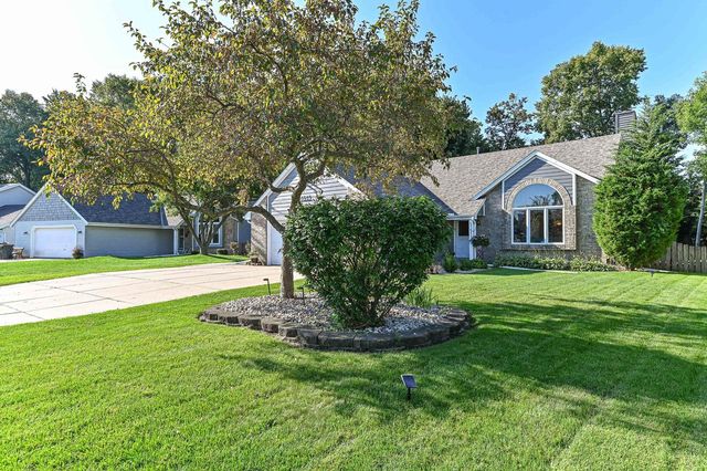 1513 Blakewood COURT, South Milwaukee, WI 53172