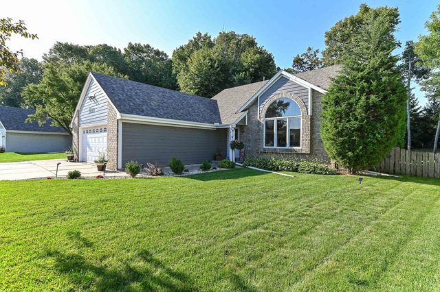 1513 Blakewood COURT, South Milwaukee, WI 53172