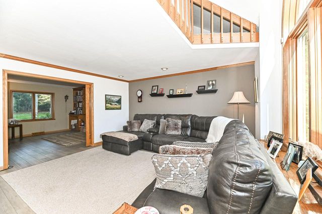 1513 Blakewood COURT, South Milwaukee, WI 53172