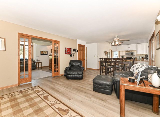 1513 Blakewood COURT, South Milwaukee, WI 53172