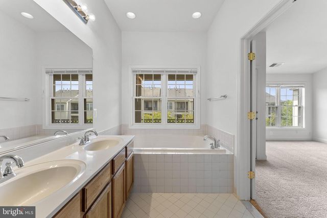 25806 TURLOUGH TER, Chantilly, VA 20152