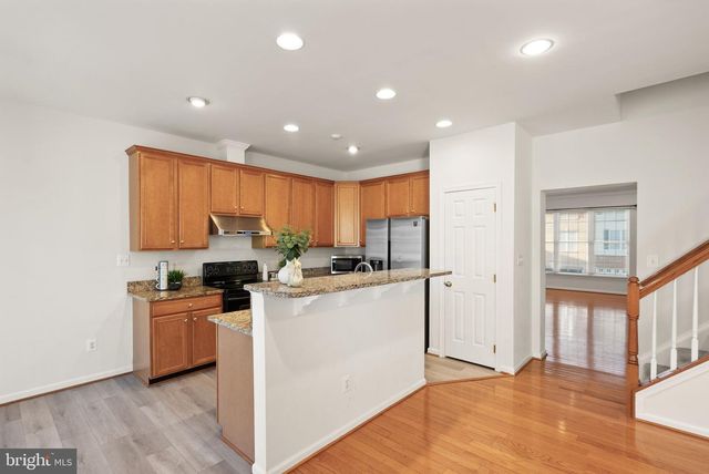 42683 SANDMAN TER, Chantilly, VA 20152