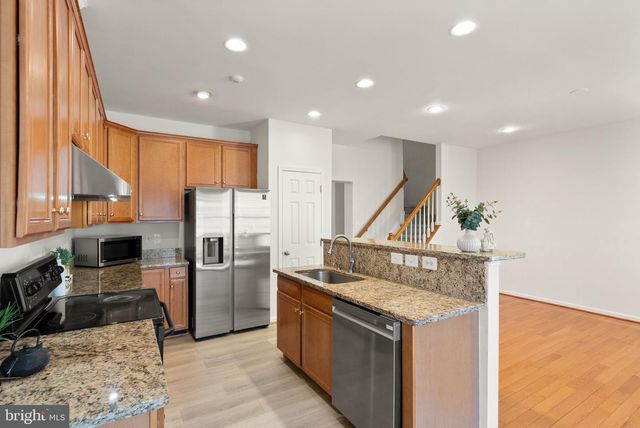 42683 SANDMAN TER, Chantilly, VA 20152