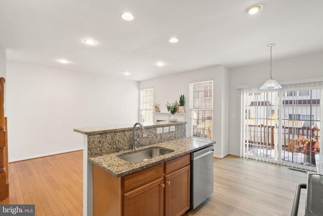 42683 SANDMAN TER, Chantilly, VA 20152