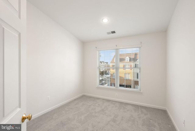 42683 SANDMAN TER, Chantilly, VA 20152