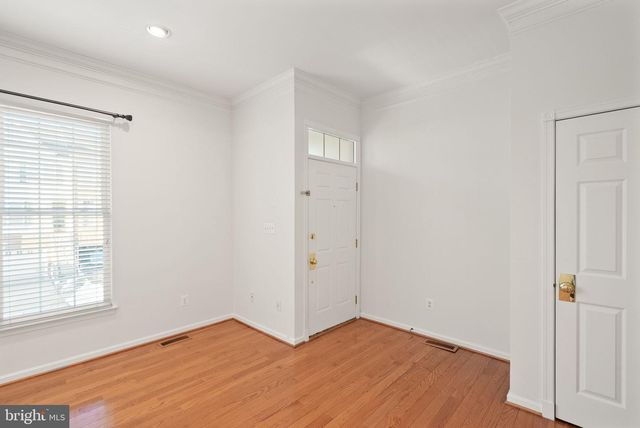 42683 SANDMAN TER, Chantilly, VA 20152