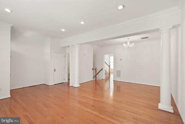 42683 SANDMAN TER, Chantilly, VA 20152