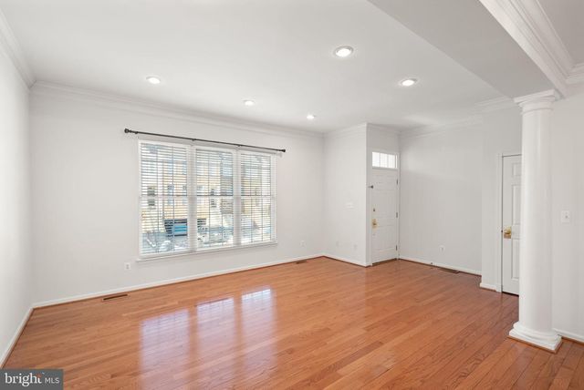 42683 SANDMAN TER, Chantilly, VA 20152