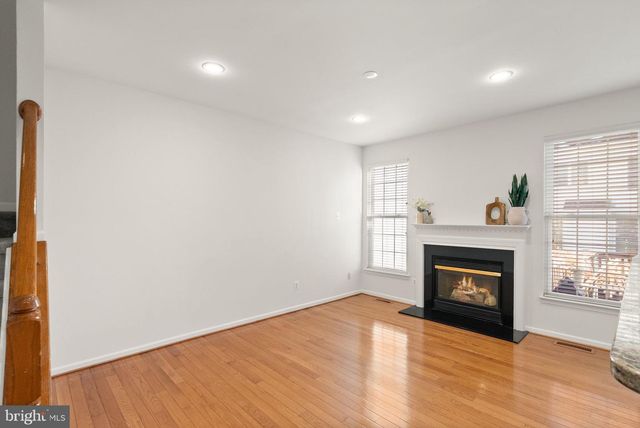 42683 SANDMAN TER, Chantilly, VA 20152