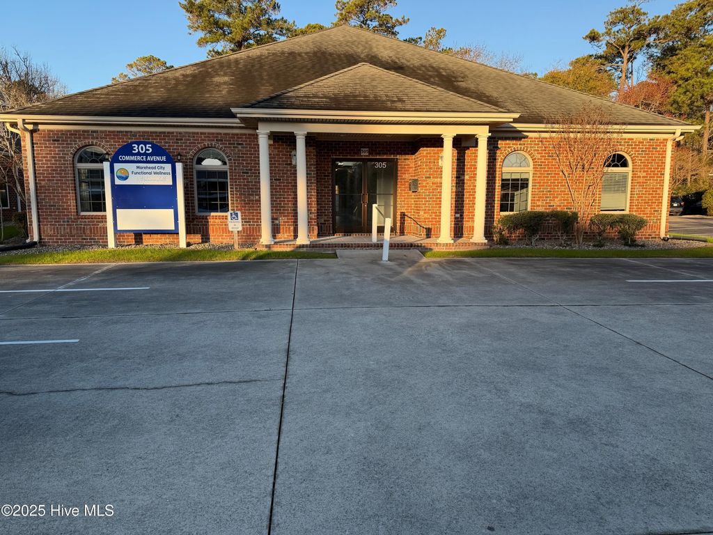 305 Commerce Avenue, Morehead City, NC 28557