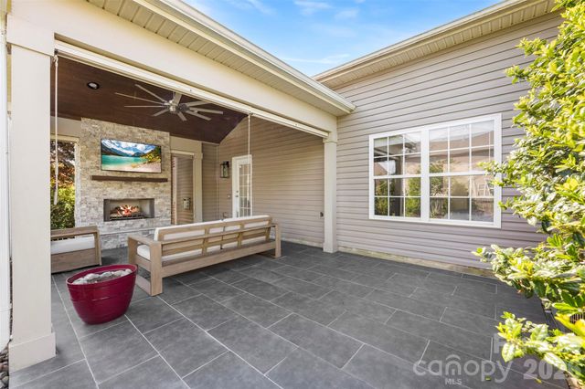 10307 Dominion Village Drive, Charlotte, NC 28269