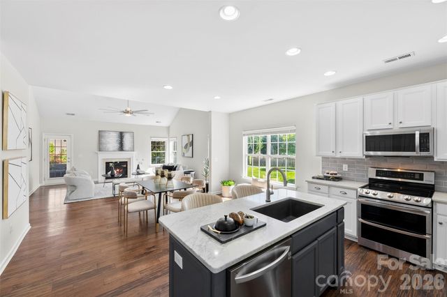 10307 Dominion Village Drive, Charlotte, NC 28269