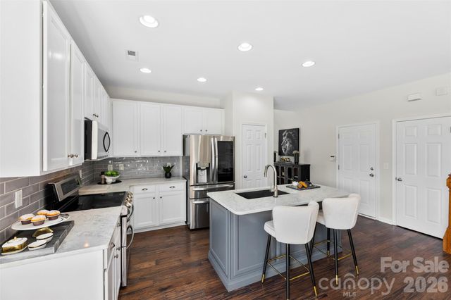 10307 Dominion Village Drive, Charlotte, NC 28269