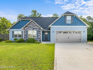 403 Breeze Way Court, Hubert, NC 28539