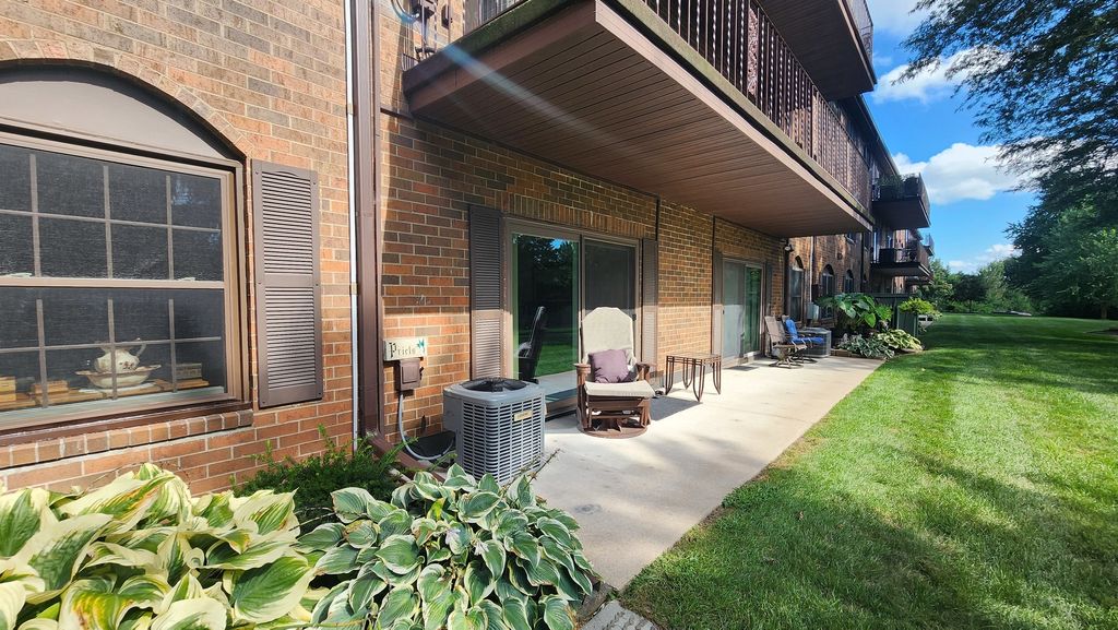 1360 Kimberly Ridge Road 111, Bettendorf, IA 52722