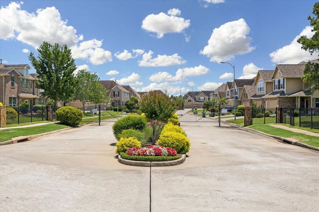 8433 Sunset Loch Drive, Spring, TX 77379