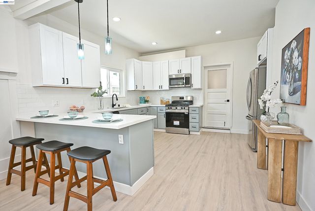 3914 Agua Vista St, Oakland, CA 94601