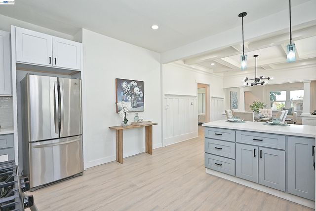 3914 Agua Vista St, Oakland, CA 94601
