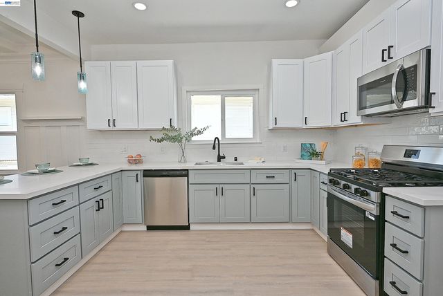 3914 Agua Vista St, Oakland, CA 94601