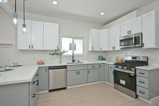 3914 Agua Vista St, Oakland, CA 94601