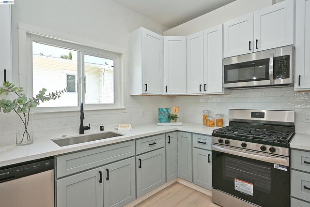 3914 Agua Vista St, Oakland, CA 94601