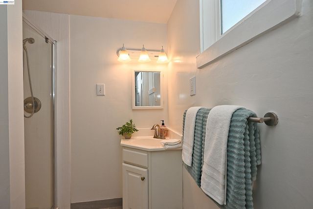 3914 Agua Vista St, Oakland, CA 94601