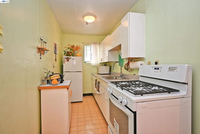 3914 Agua Vista St, Oakland, CA 94601
