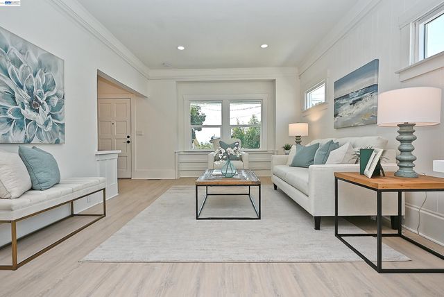 3914 Agua Vista St, Oakland, CA 94601