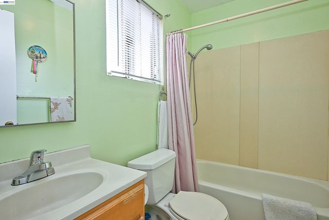 3914 Agua Vista St, Oakland, CA 94601