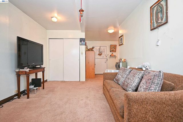 3914 Agua Vista St, Oakland, CA 94601