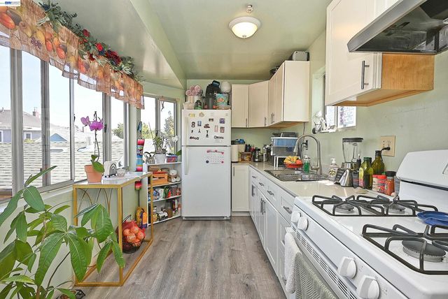 3914 Agua Vista St, Oakland, CA 94601