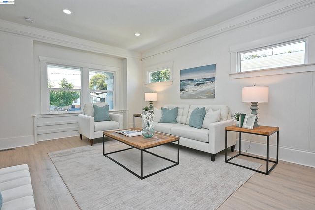 3914 Agua Vista St, Oakland, CA 94601