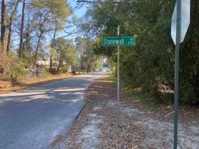 3710 Stonewall Ave, Pensacola, FL 32507