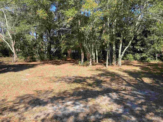 3710 Stonewall Ave, Pensacola, FL 32507