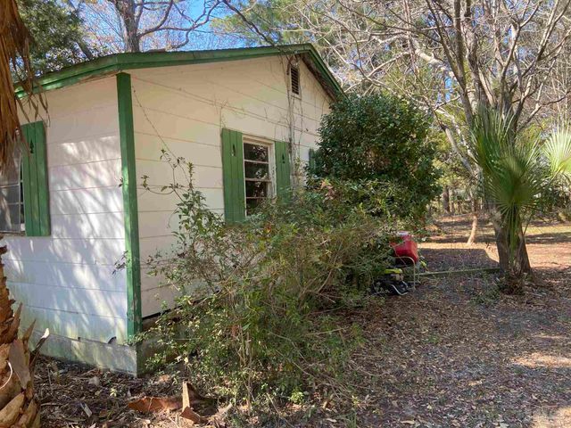 3710 Stonewall Ave, Pensacola, FL 32507