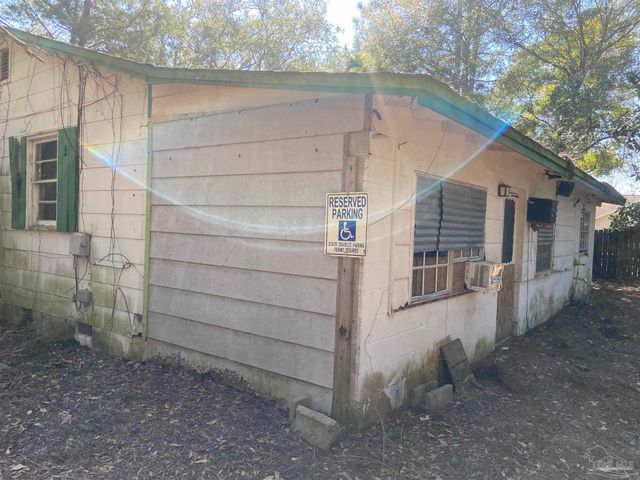 3710 Stonewall Ave, Pensacola, FL 32507