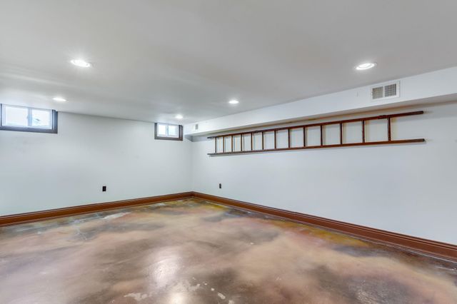 3930 E 63rd St S, Derby, KS 67037