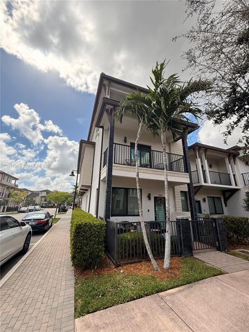 4900 NW 83rd Path, Doral, FL 33166