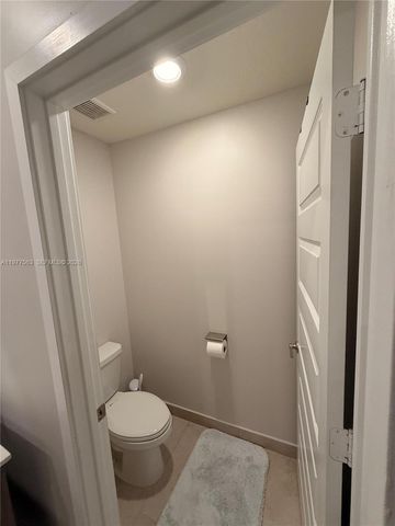 4900 NW 83rd Path, Doral, FL 33166