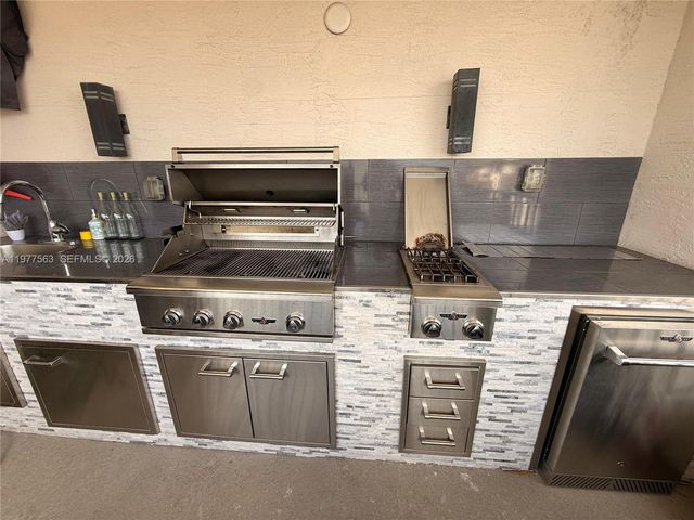 4900 NW 83rd Path, Doral, FL 33166